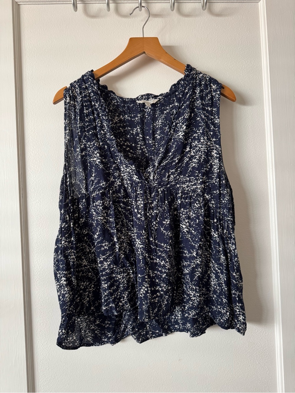 Lucky Brand Navy Blue and White Printed Sleeveless V-Neck Tank